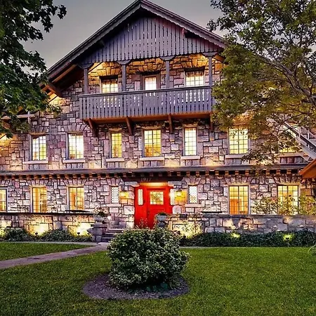 Stone Chalet Bed&Breakfast Inn